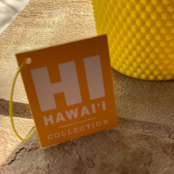 Starbucks Hawaii Exclusive Pineapple 24oz Tumbler - Picture 4 of 5